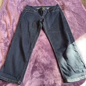White House Black Market crop jeans from a smoke free home. In great condition